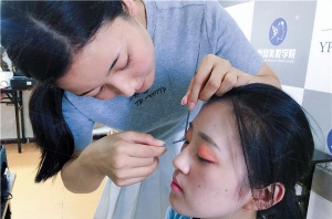 西安学化妆要多久？
