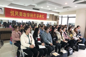 业内人士提醒您：学化妆美甲半永久，警惕低价猫腻！