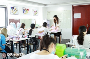 你在选择西安化妆学校会遇到什么问题？