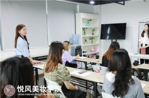 西安这边学化妆有哪些学校比较好呢？