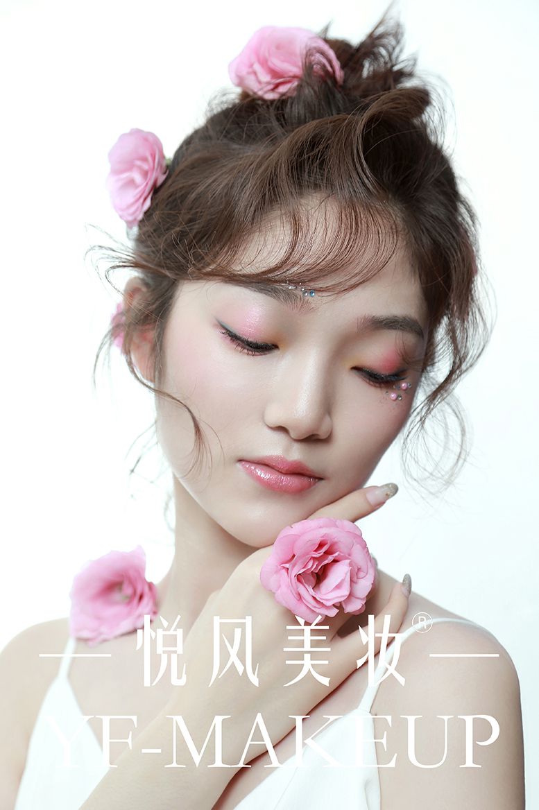 看似简单的创意鲜花新娘 却显得格外高级