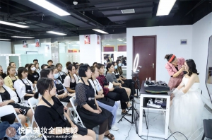 西安化妆学校教你大眼美妆技巧