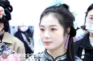 在悦风美妆学院一站式学化妆+美甲+美睫！