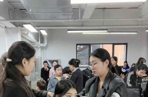 高考后暑假学美甲，开学前能不能自己赚回学费？