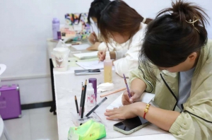学化妆，零基础新手要避开这3个误区‌